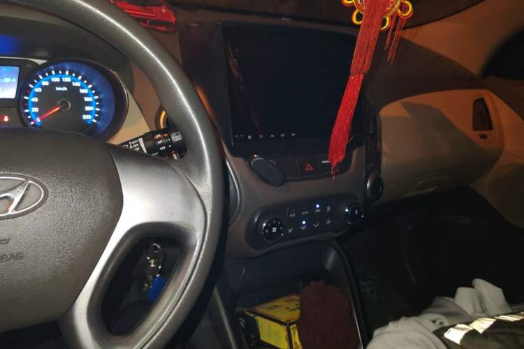 Used Hyundai ix35 2010 2.0L Automatic Two-Wheel Drive New Edition GL Audio And AC Panel