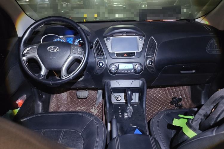 Used Hyundai ix35 2010 2.0L Automatic Two-Wheel Drive Elite Edition GLS Center Console