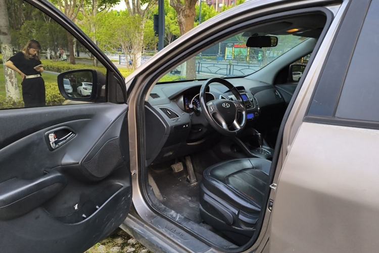 Used Hyundai ix35 2010 2.0L Automatic Two-Wheel Drive Elite Edition GLS Driver Seat