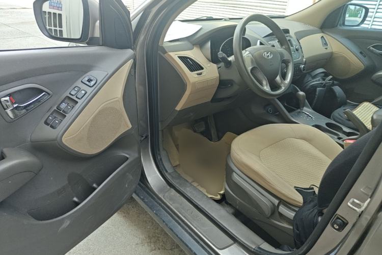 Used Hyundai ix35 2010 2.0L Automatic Two-Wheel Drive New Edition GL Driver Seat