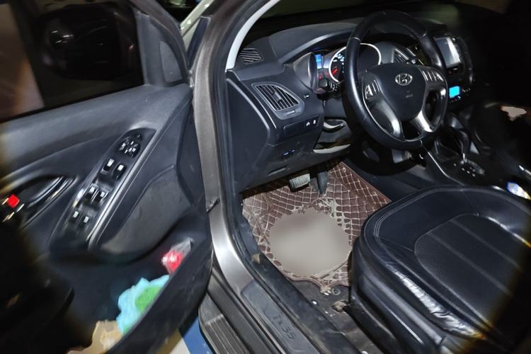 Used Hyundai ix35 2010 2.0L Automatic Two-Wheel Drive Elite Edition GLS Driver Seat