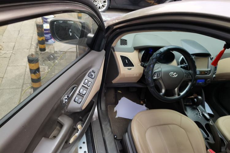 Used Hyundai ix35 2010 2.0L Automatic Two-Wheel Drive Elite Edition GLS Driver Seat