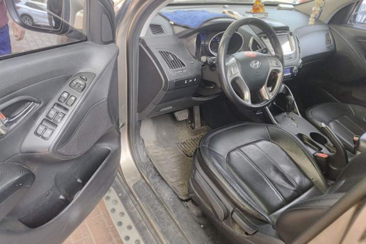 Used Hyundai ix35 2010 2.0L Automatic 4x4 Premium GLS Trim Driver Seat