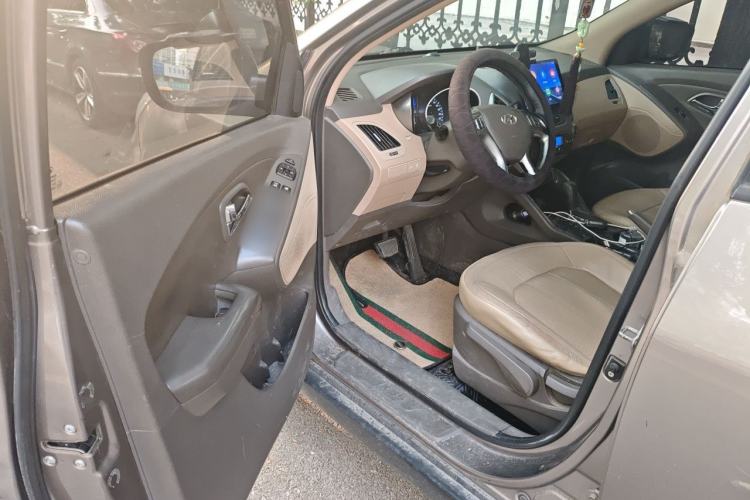 Used Hyundai ix35 2010 2.0L Automatic Two-Wheel Drive Elite Edition GLS Driver Seat
