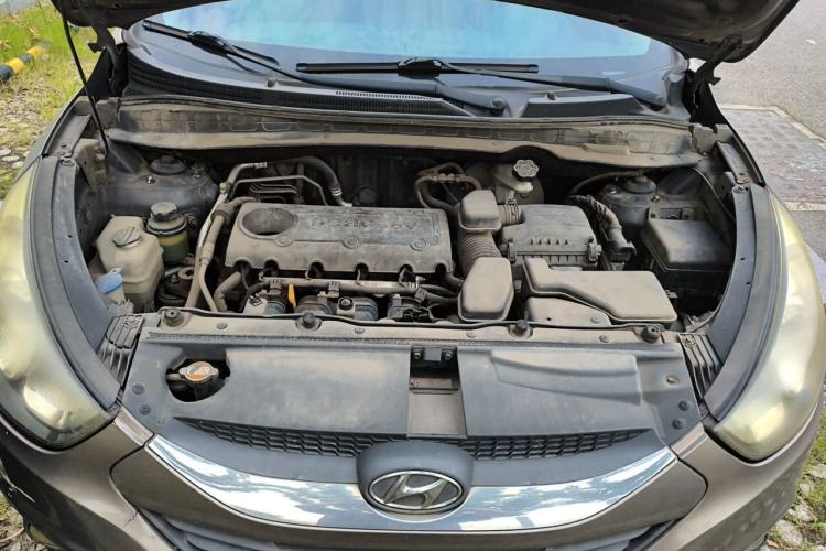 Used Hyundai ix35 2010 2.0L Automatic Two-Wheel Drive Elite Edition GLS Engine Bay