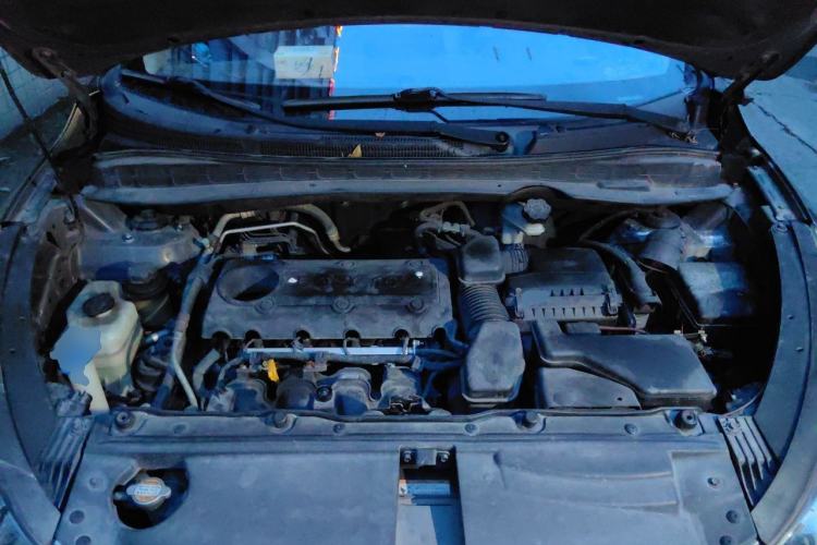 Used Hyundai ix35 2010 2.0L Automatic Two-Wheel Drive Elite Edition GLS Engine Bay