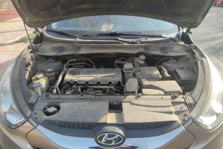 Used Hyundai ix35 2010 2.0L Automatic Two-Wheel Drive Elite Edition GLS Engine Bay