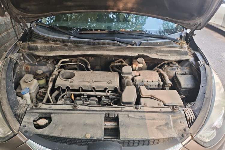 Used Hyundai ix35 2010 2.0L Automatic Two-Wheel Drive Elite Edition GLS Engine Bay