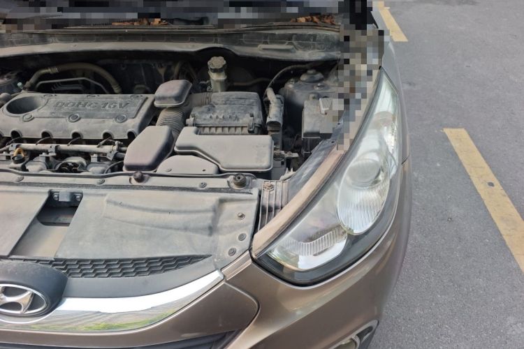 Used Hyundai ix35 2010 2.0L Manual Two-Wheel Drive New Edition GL Engine Bay Left