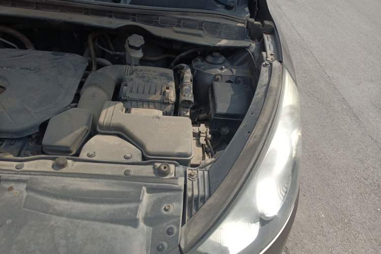 Used Hyundai ix35 2010 2.0L Manual Two-Wheel Drive New Edition GL Engine Bay Left