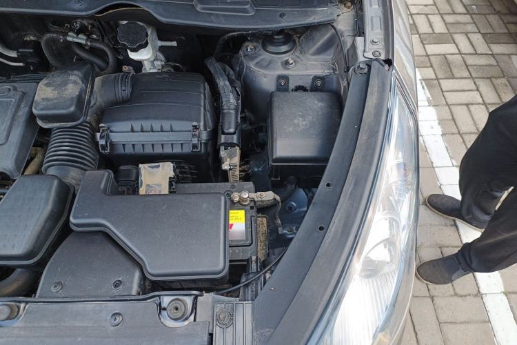 Used Hyundai ix35 2010 2.0L Automatic Two-Wheel Drive Elite Edition GLS Engine Bay Left