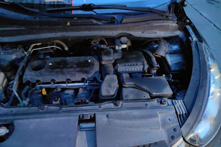 Used Hyundai ix35 2010 2.0L Automatic Two-Wheel Drive Elite Edition GLS Engine Bay Left