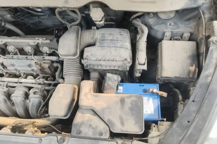 Used Hyundai ix35 2010 2.0L Automatic 4x4 Premium GLS Trim Engine Bay Left
