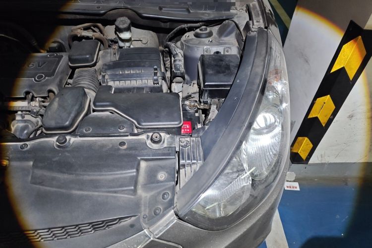 Used Hyundai ix35 2010 2.0L Automatic Two-Wheel Drive Elite Edition GLS Engine Bay Left