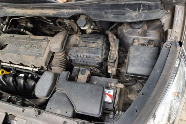 Used Hyundai ix35 2010 2.0L Automatic Two-Wheel Drive Elite Edition GLS Engine Bay Left