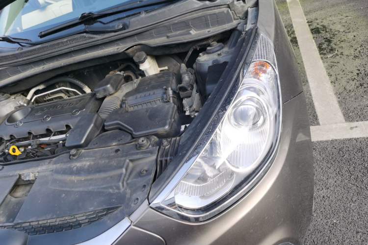 Used Hyundai ix35 2010 2.0L Automatic Two-Wheel Drive Elite Edition GLS Engine Bay Left