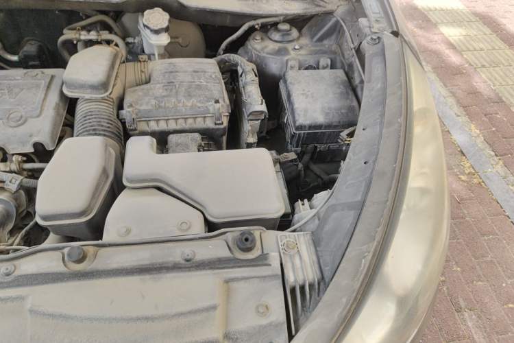 Used Hyundai ix35 2010 2.0L Automatic 4x4 Premium GLS Trim Engine Bay Left