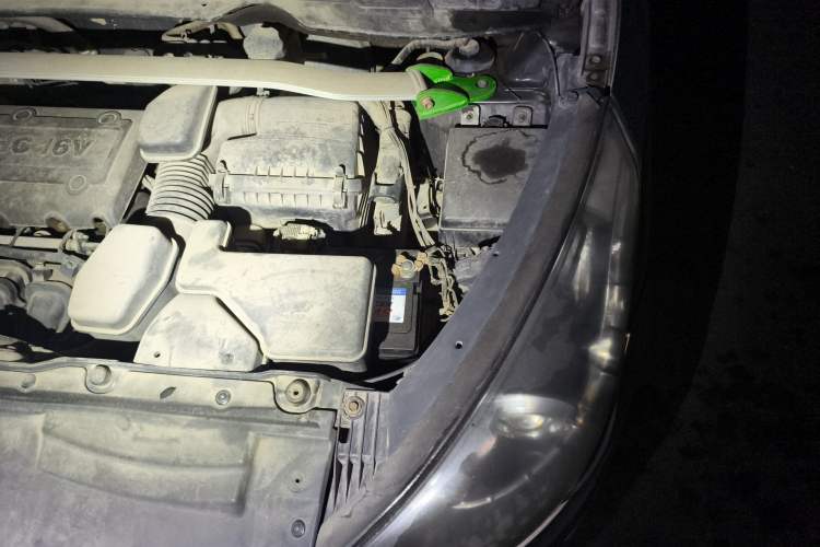 Used Hyundai ix35 2010 2.0L Automatic 4x4 Premium GLS Trim Engine Bay Left