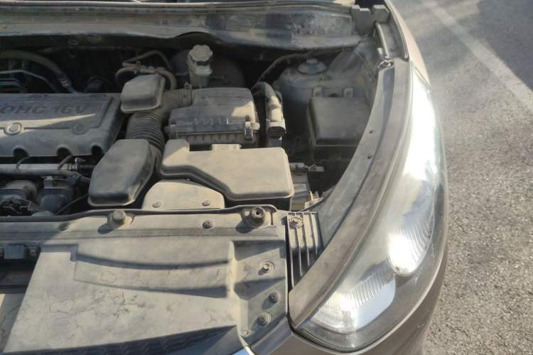 Used Hyundai ix35 2010 2.0L Automatic Two-Wheel Drive Elite Edition GLS Engine Bay Left