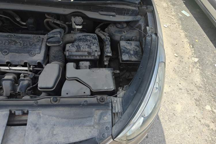 Used Hyundai ix35 2010 2.0L Automatic Two-Wheel Drive Elite Edition GLS Engine Bay Left