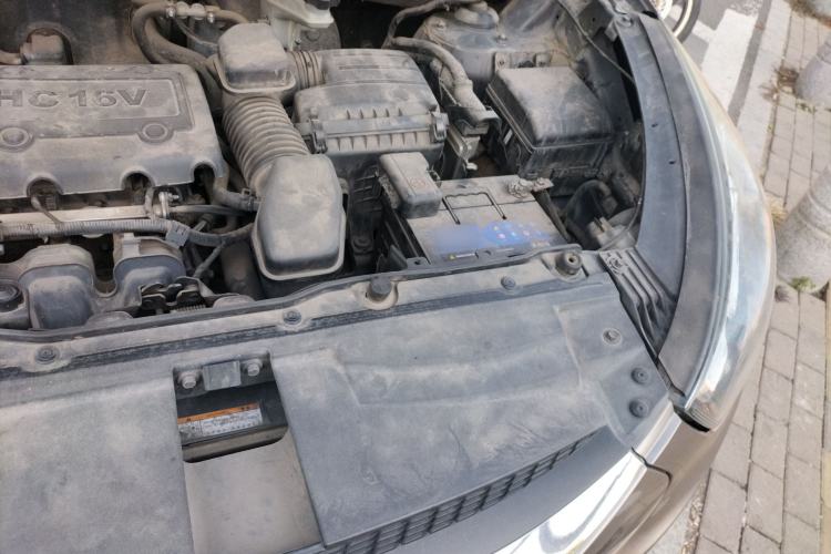 Used Hyundai ix35 2010 2.0L Automatic Two-Wheel Drive Elite Edition GLS Engine Bay Left
