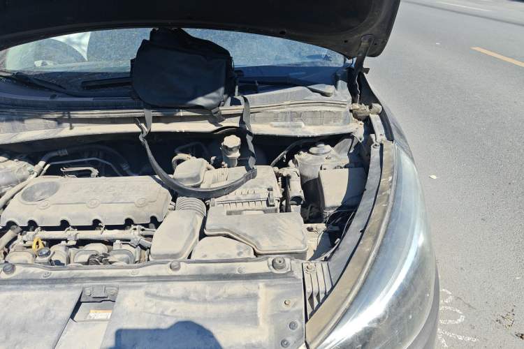 Used Hyundai ix35 2010 2.0L Automatic Two-Wheel Drive Elite Edition GLS Engine Bay Left