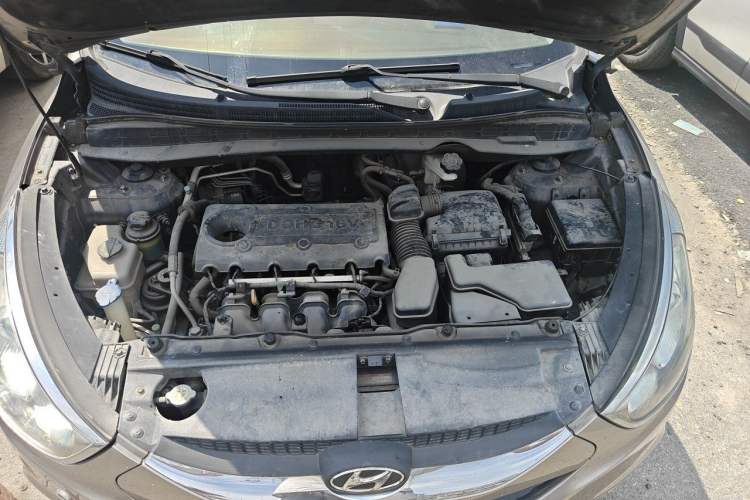 Used Hyundai ix35 2010 2.0L Automatic Two-Wheel Drive Elite Edition GLS Engine Bay