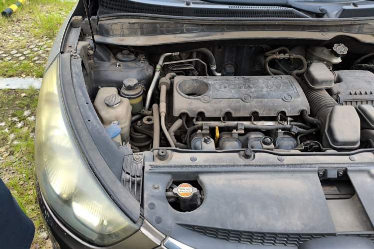 Used Hyundai ix35 2010 2.0L Automatic Two-Wheel Drive Elite Edition GLS Engine Bay Right