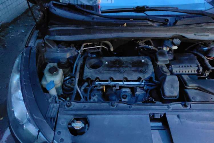 Used Hyundai ix35 2010 2.0L Automatic Two-Wheel Drive Elite Edition GLS Engine Bay Right