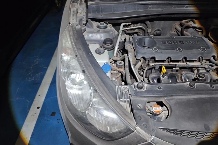 Used Hyundai ix35 2010 2.0L Automatic Two-Wheel Drive Elite Edition GLS Engine Bay Right