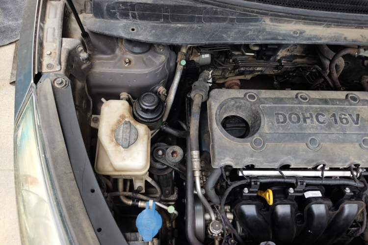 Used Hyundai ix35 2010 2.0L Automatic Two-Wheel Drive Elite Edition GLS Engine Bay Right