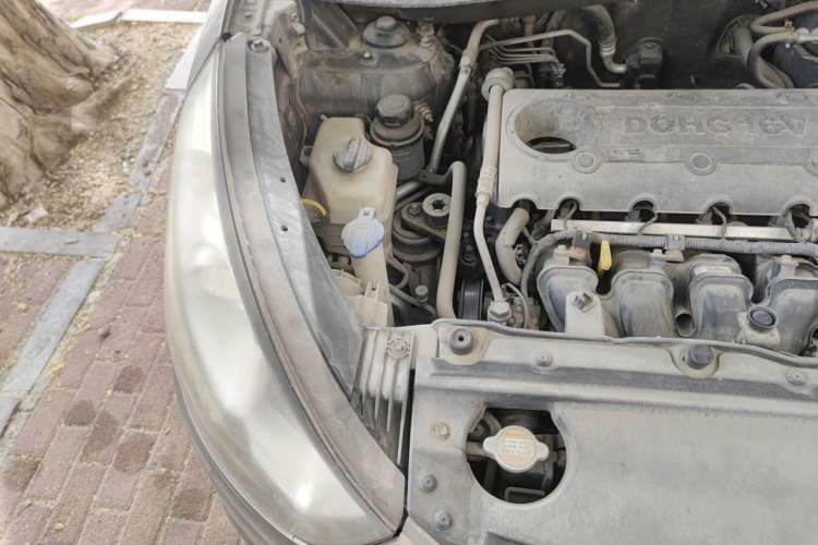 Used Hyundai ix35 2010 2.0L Automatic 4x4 Premium GLS Trim Engine Bay Right
