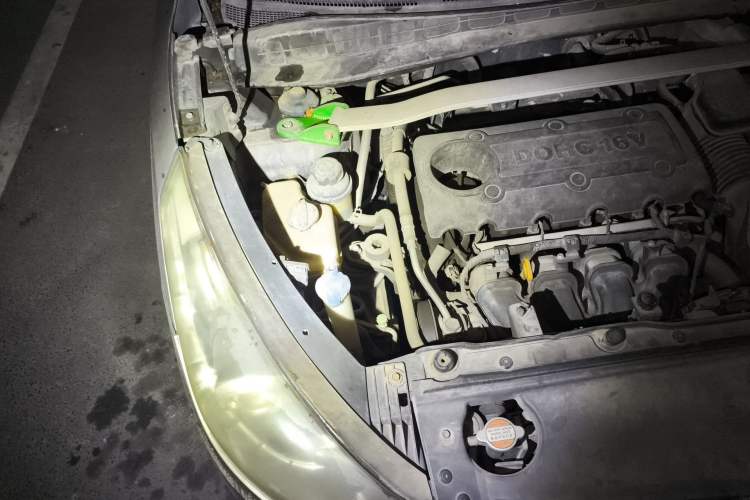 Used Hyundai ix35 2010 2.0L Automatic 4x4 Premium GLS Trim Engine Bay Right