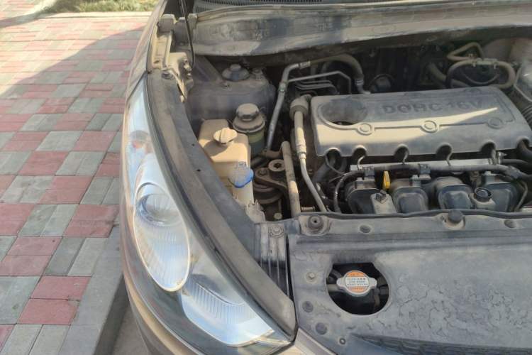 Used Hyundai ix35 2010 2.0L Automatic Two-Wheel Drive Elite Edition GLS Engine Bay Right