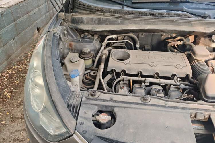 Used Hyundai ix35 2010 2.0L Automatic Two-Wheel Drive Elite Edition GLS Engine Bay Right