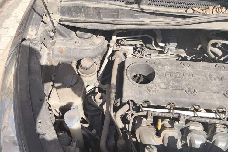 Used Hyundai ix35 2010 2.4L Automatic 4x4 GLS Navigation Edition Engine Bay Right