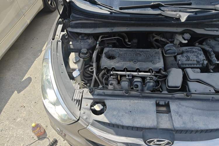 Used Hyundai ix35 2010 2.0L Automatic Two-Wheel Drive Elite Edition GLS Engine Bay Right