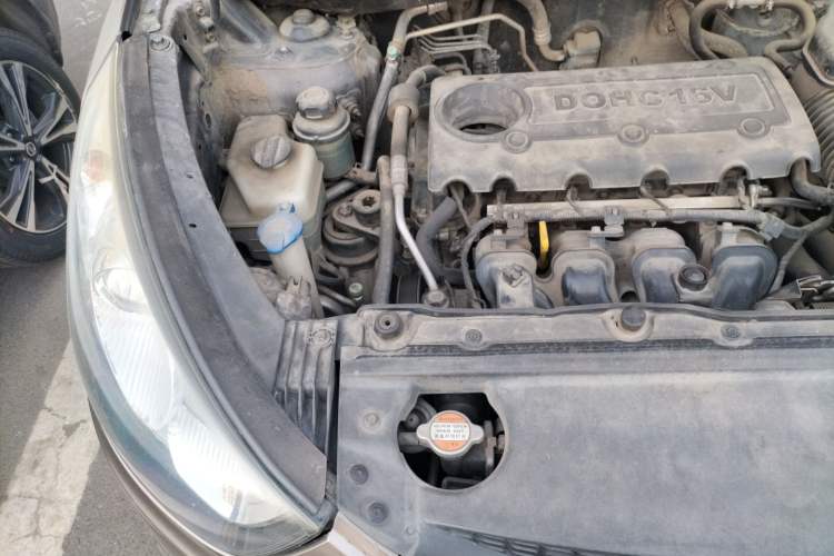 Used Hyundai ix35 2010 2.0L Automatic Two-Wheel Drive Elite Edition GLS Engine Bay Right