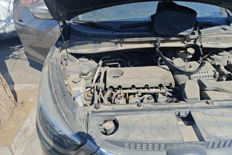 Used Hyundai ix35 2010 2.0L Automatic Two-Wheel Drive Elite Edition GLS Engine Bay Right