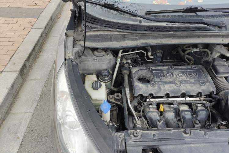 Used Hyundai ix35 2010 2.0L Automatic Two-Wheel Drive Elite Edition GLS Engine Bay Right