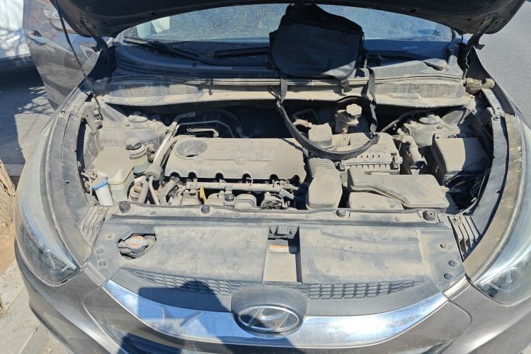 Used Hyundai ix35 2010 2.0L Automatic Two-Wheel Drive Elite Edition GLS Engine Bay