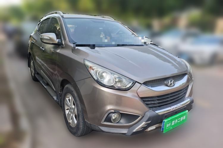 Used Hyundai ix35 2010 2.0L Manual Two-Wheel Drive New Edition GL Front Right 45 Deg
