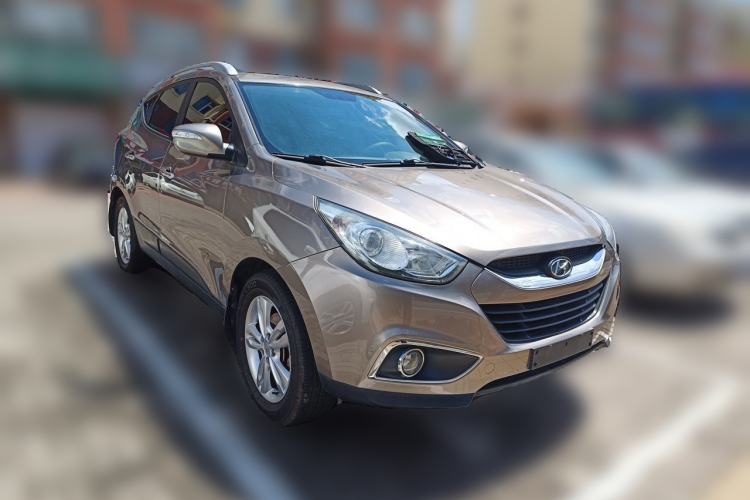Used Hyundai ix35 2010 2.0L Automatic Two-Wheel Drive Elite Edition GLS Front Right 45 Deg