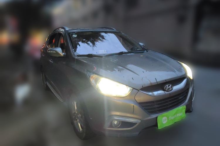 Used Hyundai ix35 2010 2.0L Automatic Two-Wheel Drive Elite Edition GLS Front Right 45 Deg