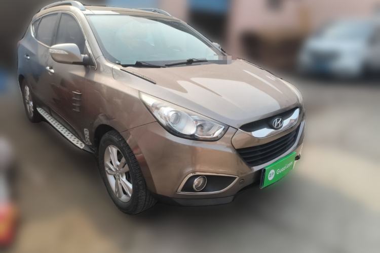 Used Hyundai ix35 2010 2.0L Automatic 4x4 Premium GLS Trim Front Right 45 Deg