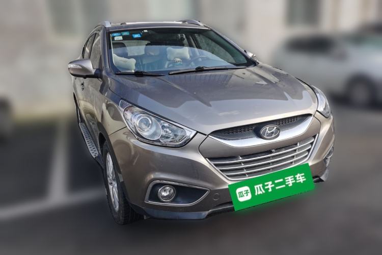 Used Hyundai ix35 2010 2.0L Automatic Two-Wheel Drive Elite Edition GLS Front Right 45 Deg