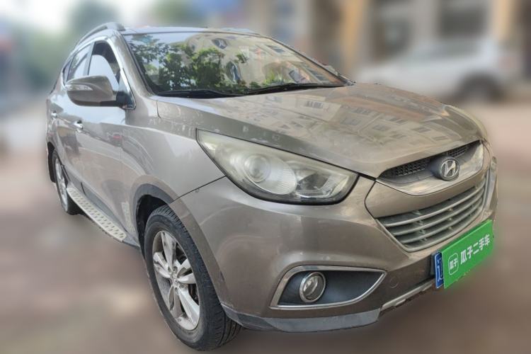 Used Hyundai ix35 2010 2.0L Automatic 4x4 Premium GLS Trim Front Right 45 Deg