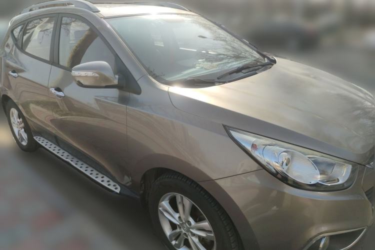 Used Hyundai ix35 2010 2.0L Automatic Two-Wheel Drive Elite Edition GLS Front Right 45 Deg