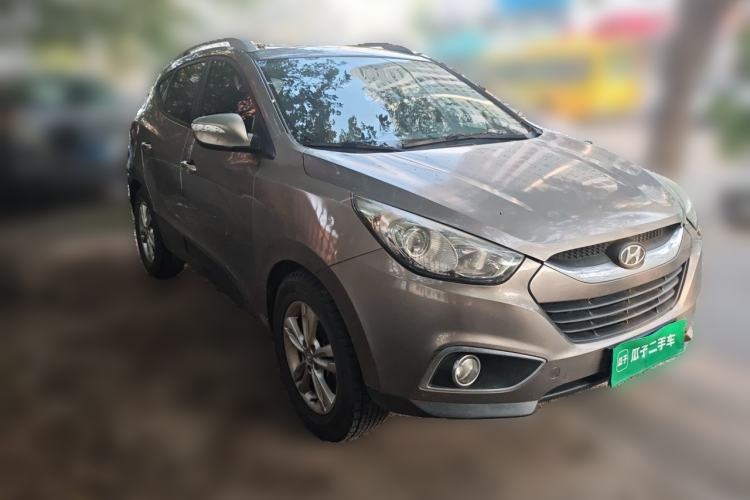 Used Hyundai ix35 2010 2.0L Automatic Two-Wheel Drive Elite Edition GLS Front Right 45 Deg