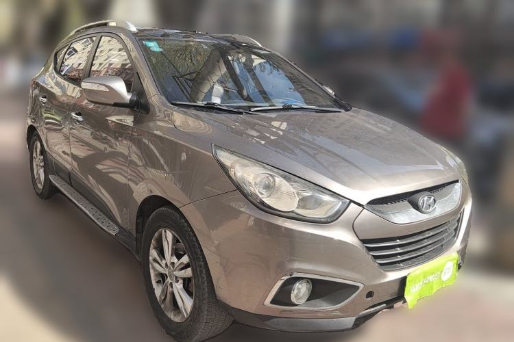 Used Hyundai ix35 2010 2.4L Automatic 4x4 GLS Navigation Edition Front Right 45 Deg